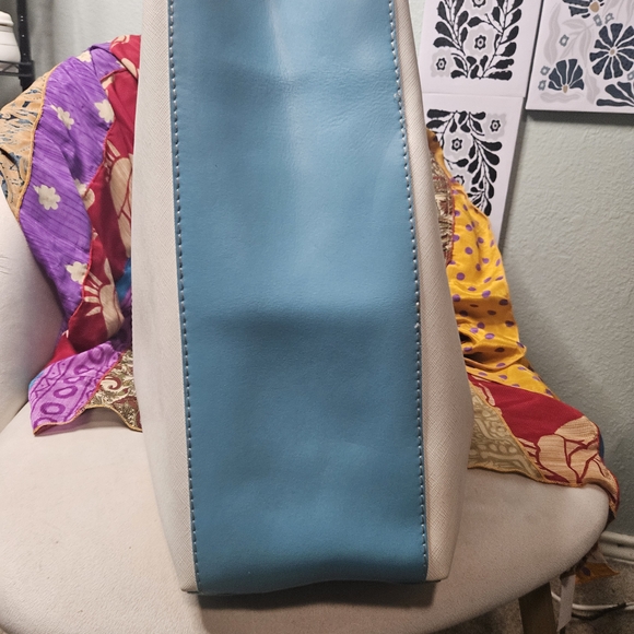 Italian Leathwe Blue and White Tote Bag NWT W. Call Outs, See Pics - Picture 3 of 8